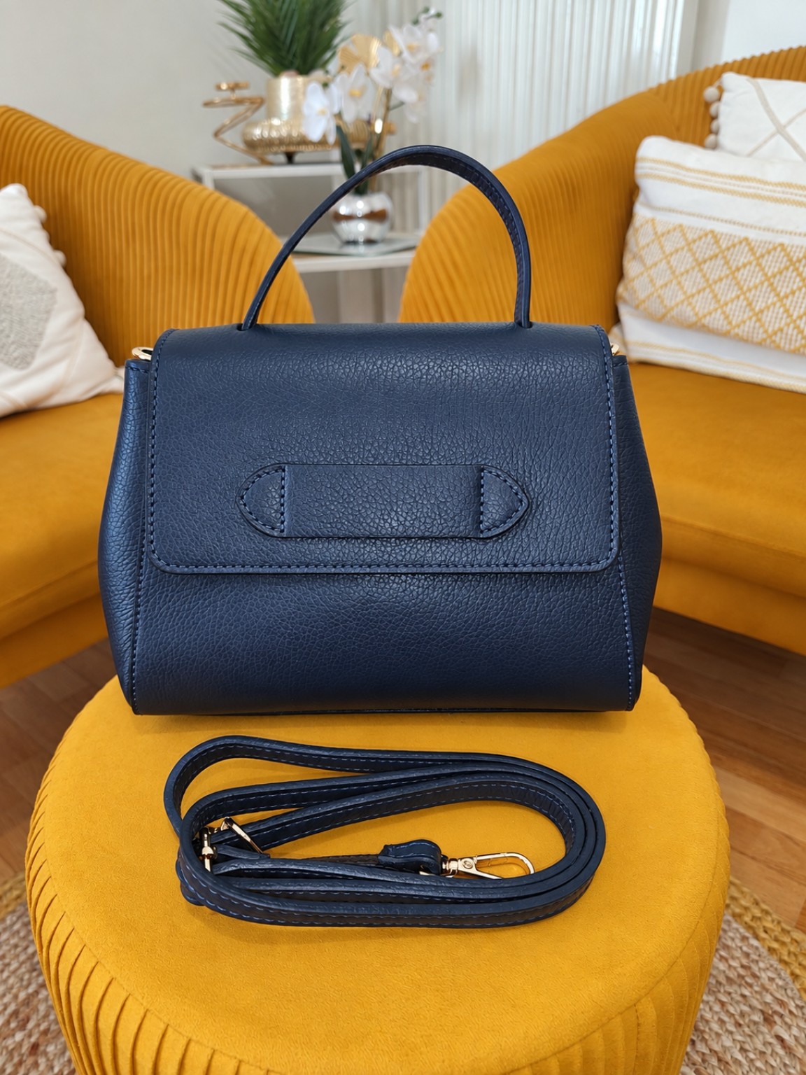 Sac à main en cuir taille moyenne marine