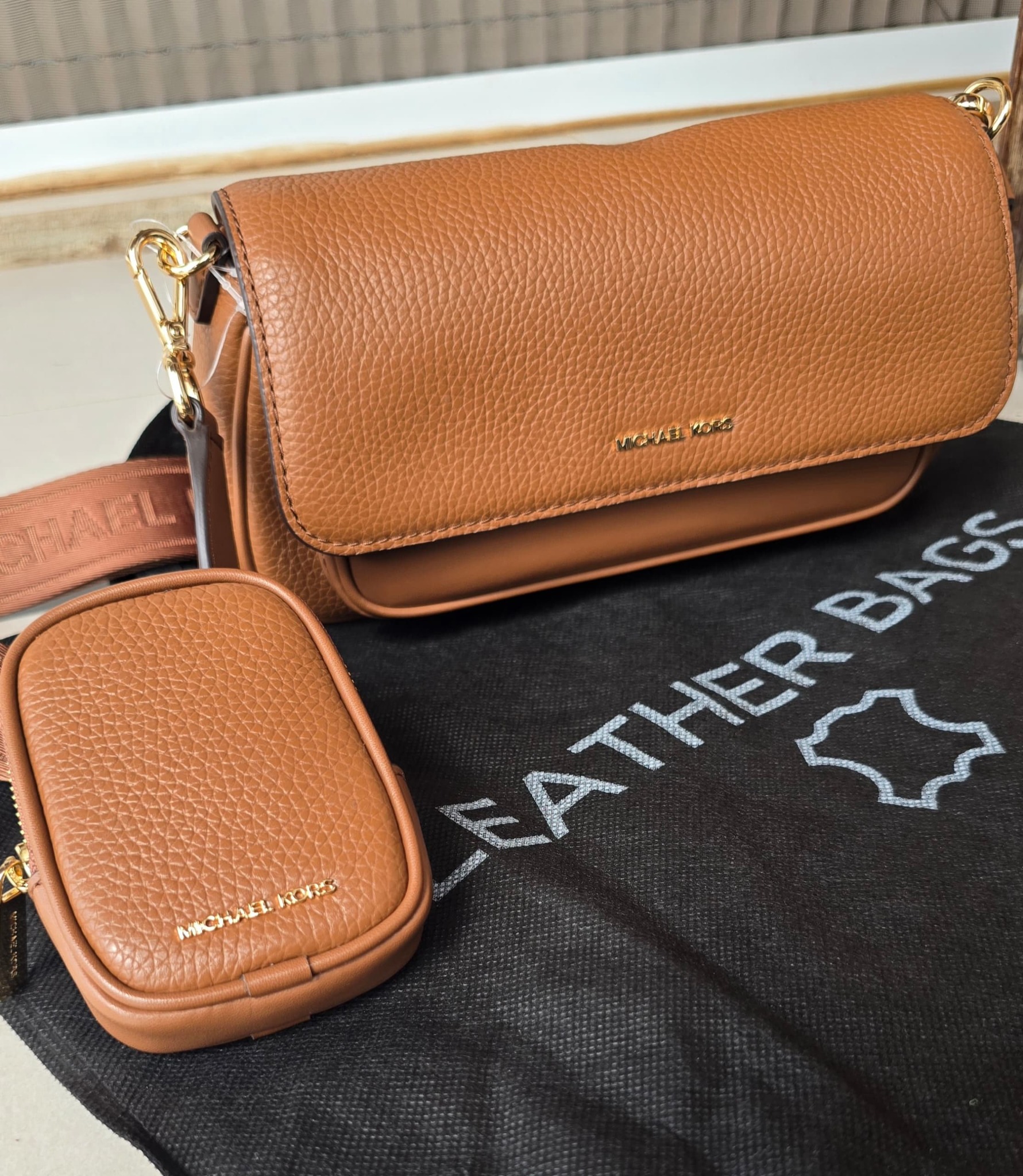 Sac Michael Kors Trisha marron Luggage avec pochette