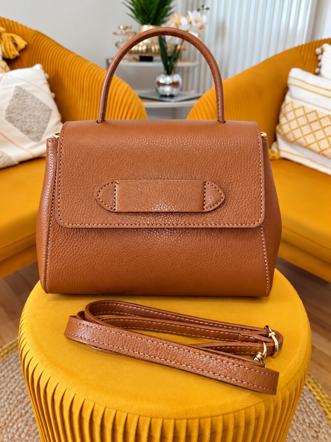 Sac à main en cuir taille moyenne camel